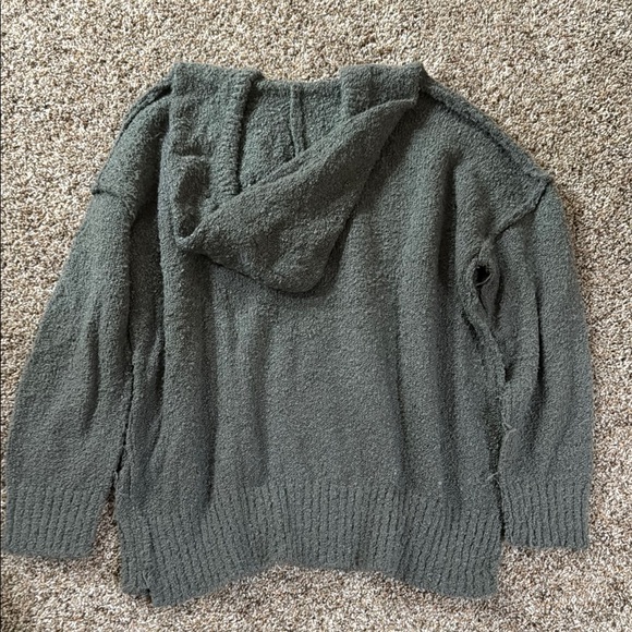 Carly Jean Los Angeles Gray Crew Neck Sweater - Picture 4 of 4